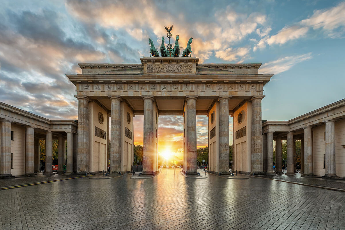 Das Brandenburger Tor steht in Deutschland, in der Hauptstadt Berlin.